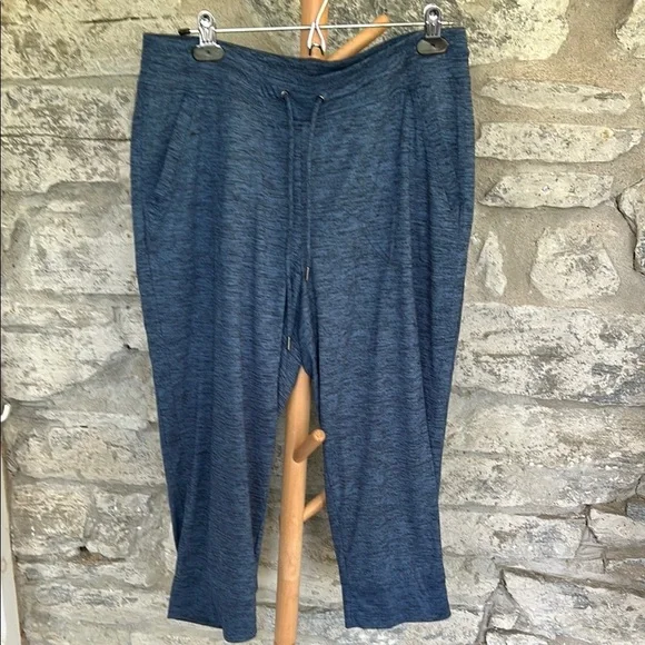 Hyba drawstring capri - Picture 1 of 9